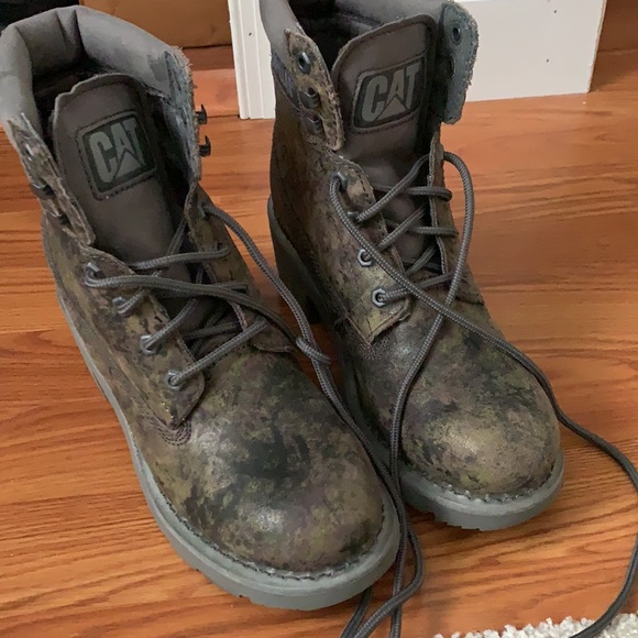 EUC Caterpillar Boots - Picture 1 of 9